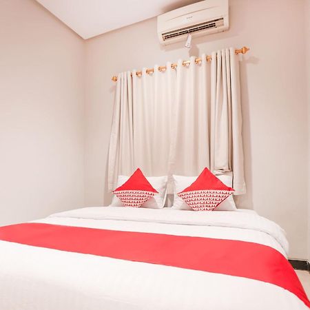 OYO 148 Cempaka Place Homestay Jakarta Bagian luar foto